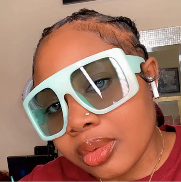 Women Square Oversized Sunglasses - Picture 1 of 4